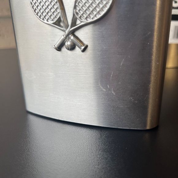 Set of Two Stainless Steel Flask 8 oz 5 in x 4 in x 1 in - Picture 12 of 14